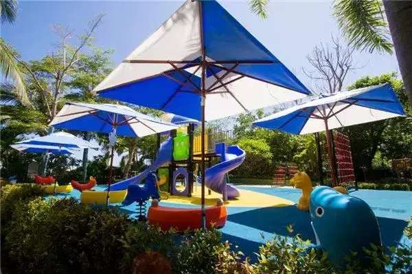 来亚龙湾住什么酒店好,来亚龙湾玩清澈的海水