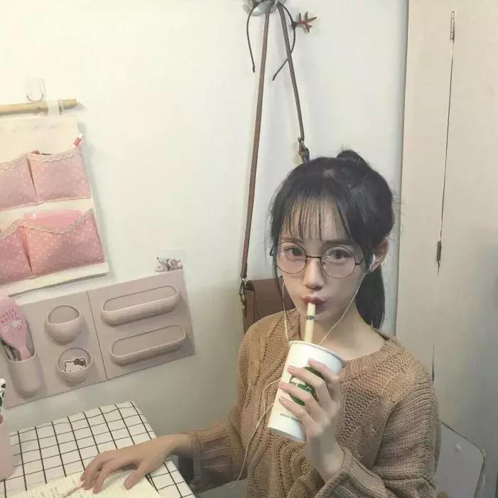 时尚的人戴什么眼镜好,时髦的人都在穿些啥