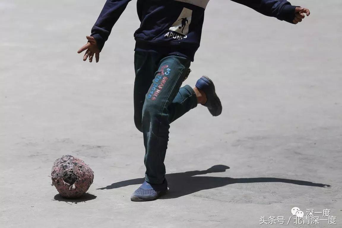 「看见」泥坑里的“鹿晗”和吃土豆的孩子：80张图，读懂中国脱贫