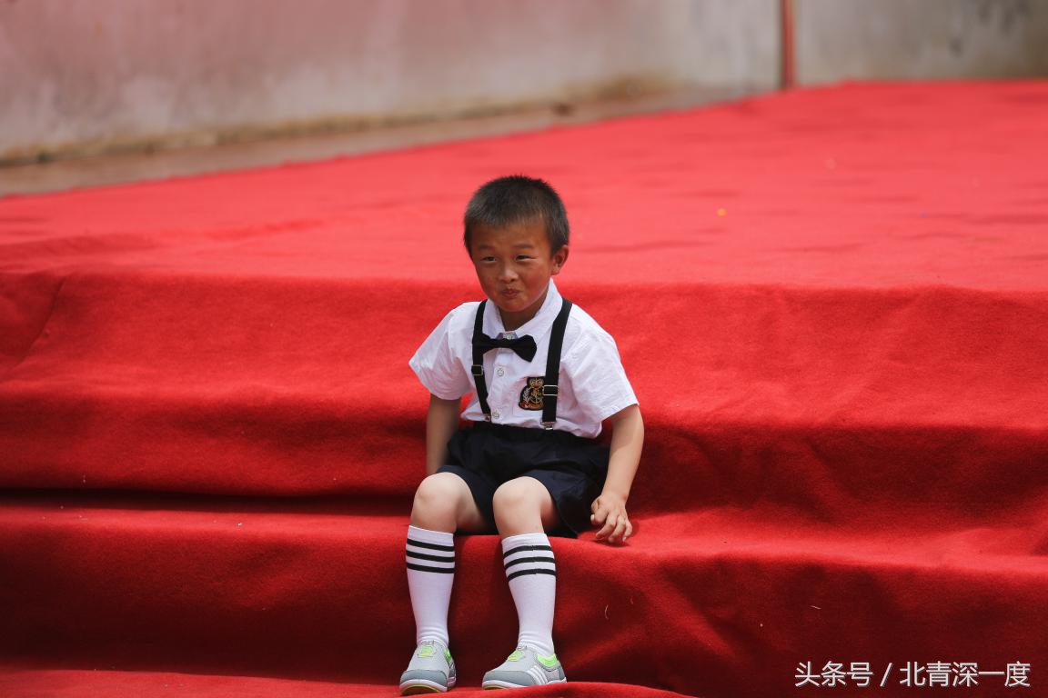 「看见」泥坑里的“鹿晗”和吃土豆的孩子：80张图，读懂中国脱贫