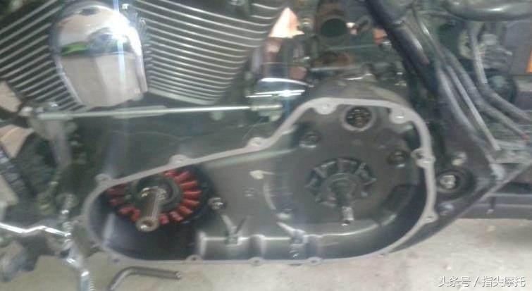 哈雷至尊滑翔摩托车大卸八块,只为换根皮带!