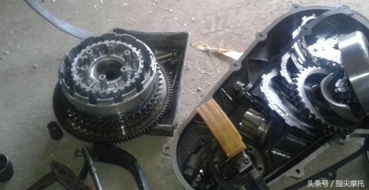 哈雷至尊滑翔摩托车大卸八块,只为换根皮带!