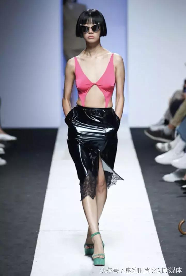 蜜豹时装周2018春夏首尔,首尔时装周pushbutton女装秀场