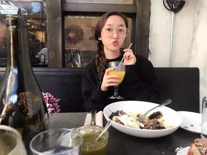 时尚的人戴什么眼镜好,时髦的人都在穿些啥