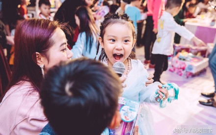 贾乃亮李小璐为甜馨过8岁生日,李小璐甜馨王诗龄
