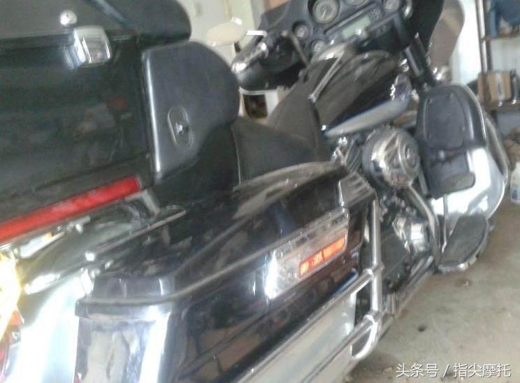 哈雷至尊滑翔摩托车大卸八块,只为换根皮带!