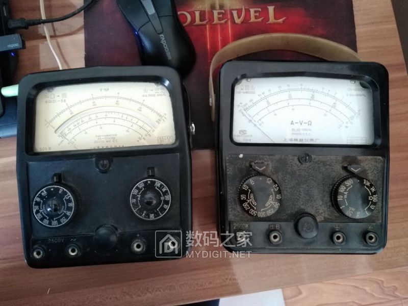 一块1964年2月上海震华电器厂制造500型万用表！