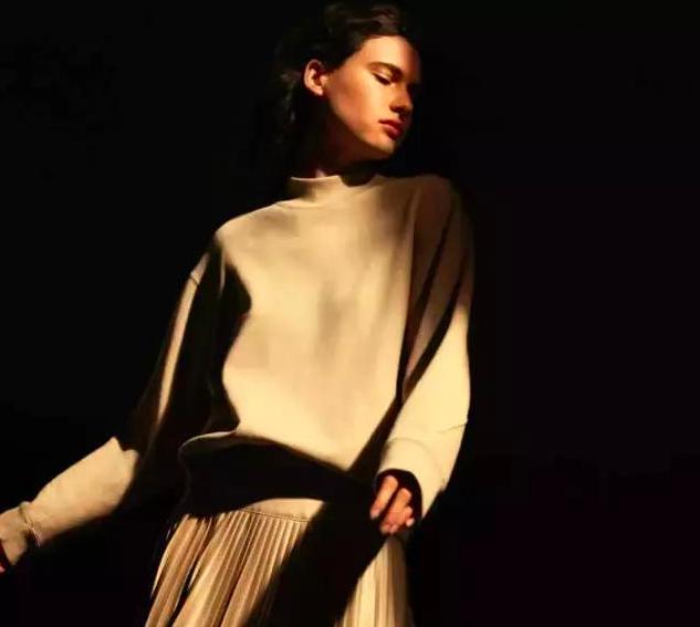 除了它也没谁了!既减龄又百搭,可以从20岁穿到50岁!