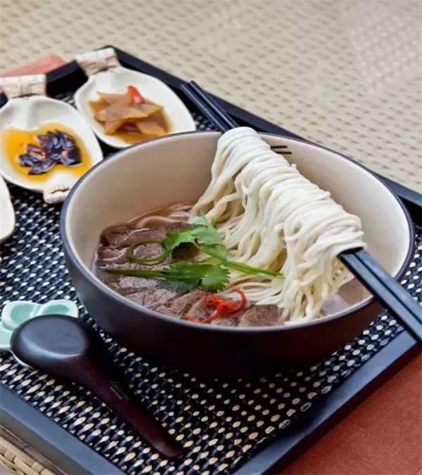 来亚龙湾住什么酒店好,来亚龙湾玩清澈的海水