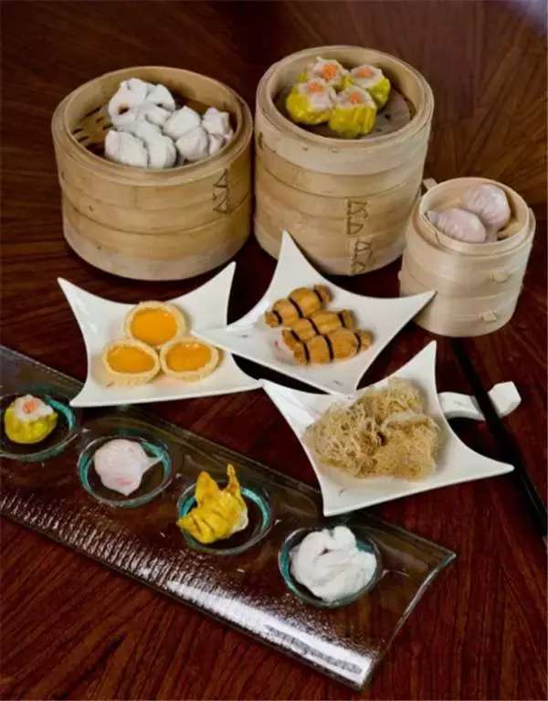 来亚龙湾住什么酒店好,来亚龙湾玩清澈的海水