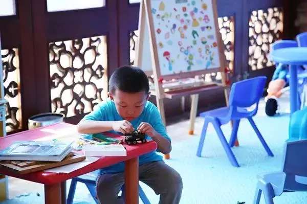 来亚龙湾住什么酒店好,来亚龙湾玩清澈的海水