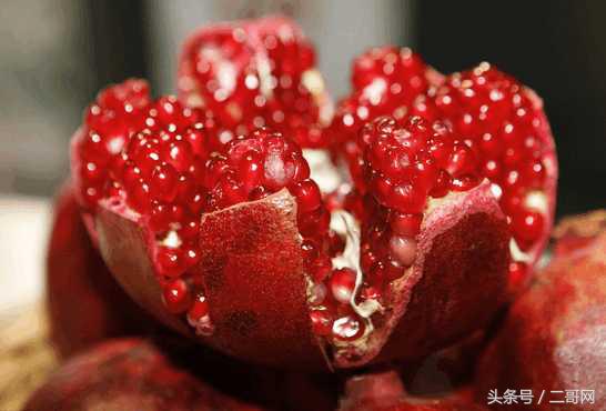 如何挑选好石榴小妙招,购买石榴挑选什么样的好吃