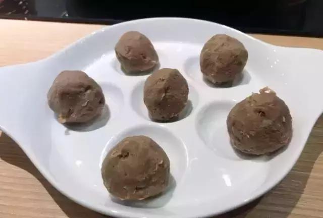 大连有一家特别的火锅店,大连适合去吃的平价火锅店