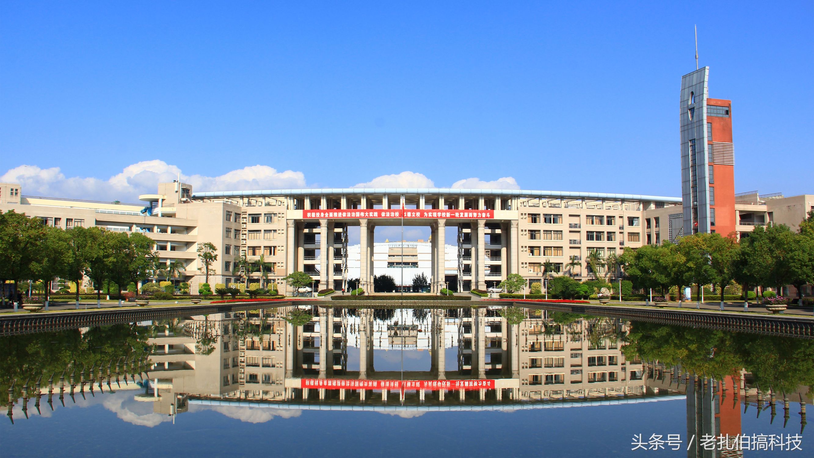 佳能eos1300d单反相机怎么样,佳能eos1300d是什么型号