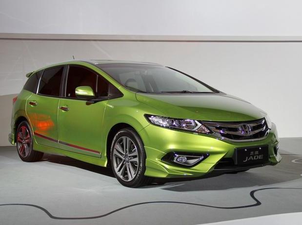 杰德不愧为家用MPV王者，空间比速腾大，底盘比A4都高，秒杀朗逸