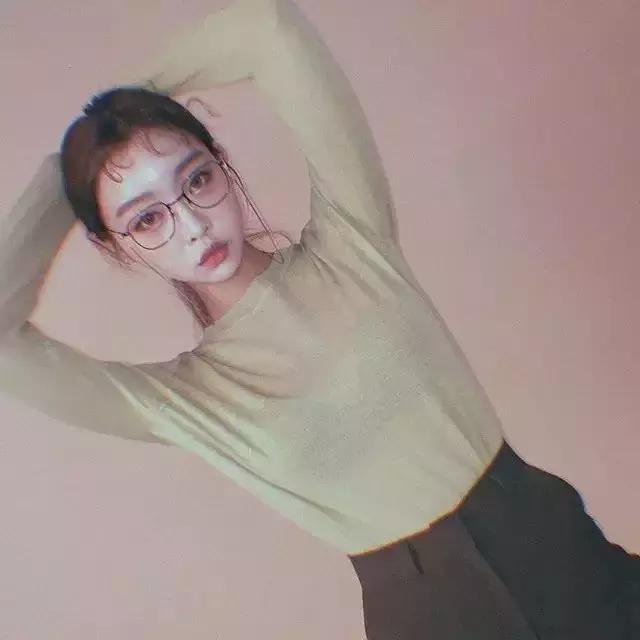 时尚的人戴什么眼镜好,时髦的人都在穿些啥