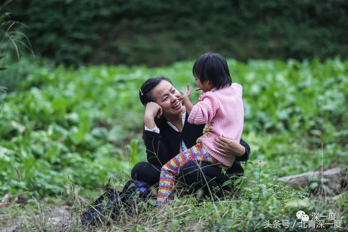 「看见」泥坑里的“鹿晗”和吃土豆的孩子：80张图，读懂中国脱贫