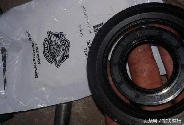 哈雷至尊滑翔摩托车大卸八块,只为换根皮带!