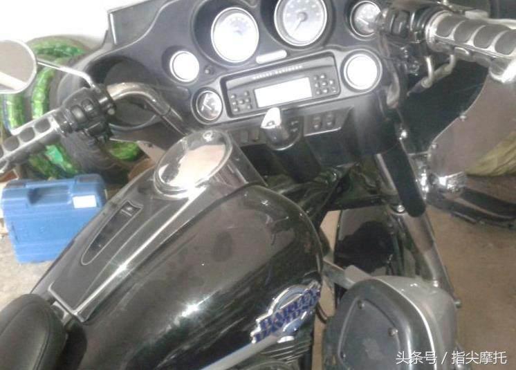 哈雷至尊滑翔摩托车大卸八块,只为换根皮带!