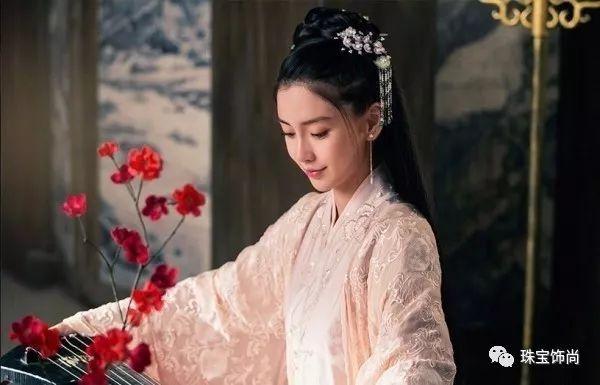 从婚前公主，到婚后女王，baby一直用珠宝承载着美妙的爱情！