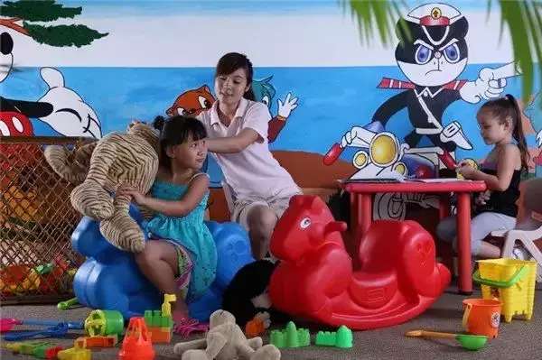 来亚龙湾住什么酒店好,来亚龙湾玩清澈的海水