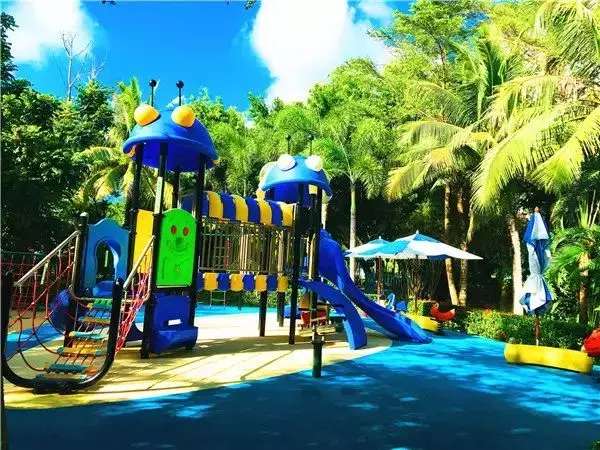 来亚龙湾住什么酒店好,来亚龙湾玩清澈的海水