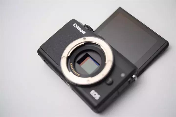 小巧便捷的佳能相机推荐,佳能m系列入门微单哪个好