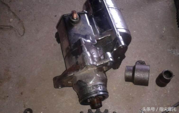 哈雷至尊滑翔摩托车大卸八块,只为换根皮带!