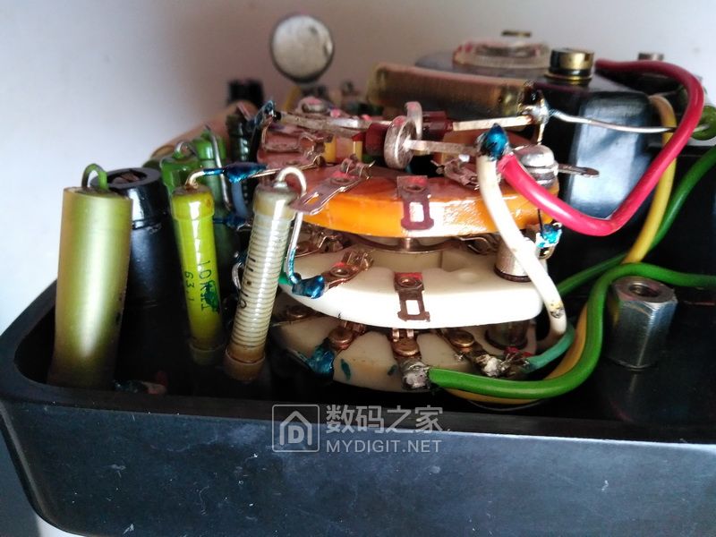 一块1964年2月上海震华电器厂制造500型万用表！