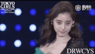 除了它也没谁了!既减龄又百搭,可以从20岁穿到50岁!