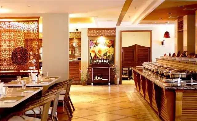 来亚龙湾住什么酒店好,来亚龙湾玩清澈的海水