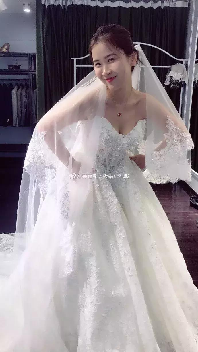 大码拖尾显瘦重工长袖婚纱,显瘦拖尾蛋糕裙