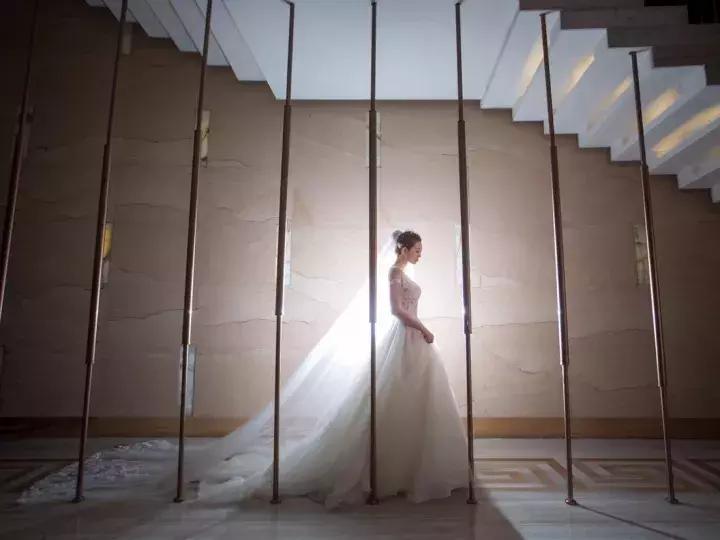 大码拖尾显瘦重工长袖婚纱,显瘦拖尾蛋糕裙