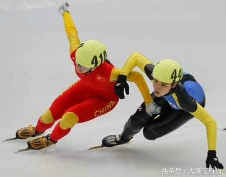 王濛霸气回怼韩国,王濛回应韩国队带刀套