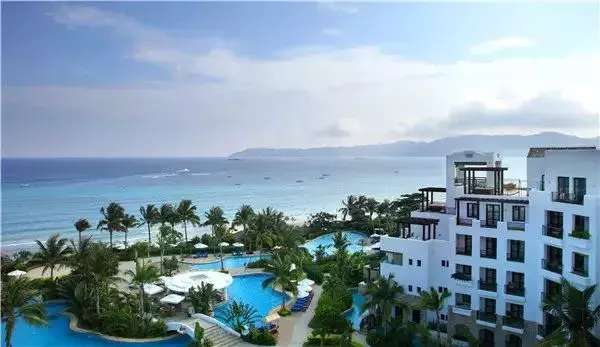 来亚龙湾住什么酒店好,来亚龙湾玩清澈的海水