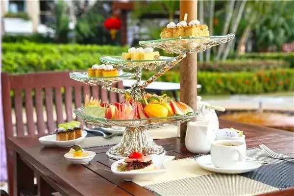 来亚龙湾住什么酒店好,来亚龙湾玩清澈的海水