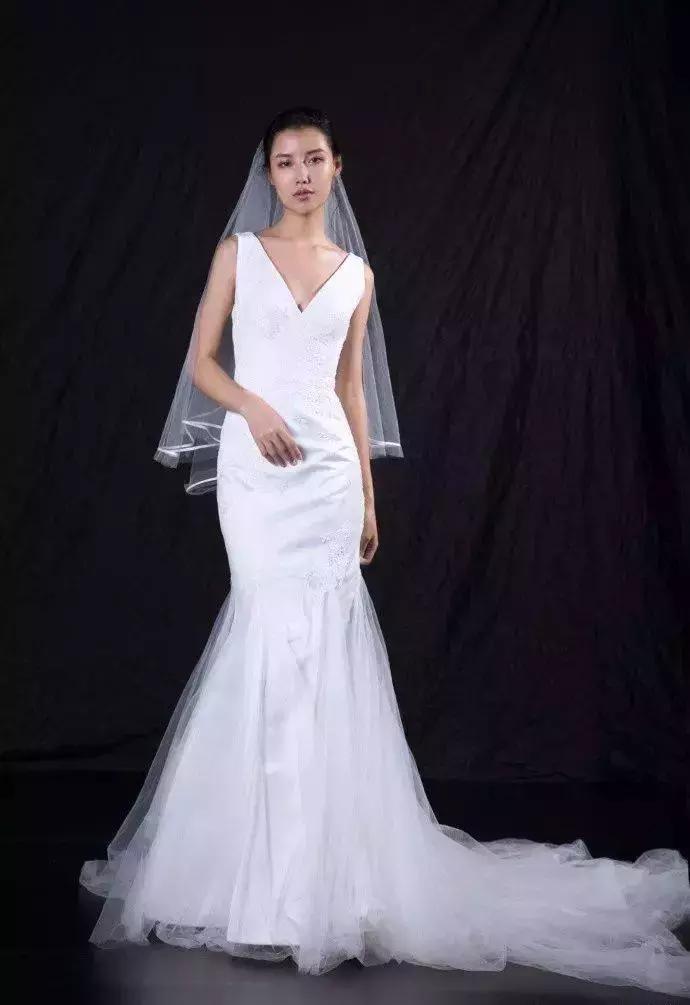 大码拖尾显瘦重工长袖婚纱,显瘦拖尾蛋糕裙