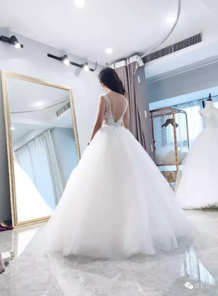 大码拖尾显瘦重工长袖婚纱,显瘦拖尾蛋糕裙