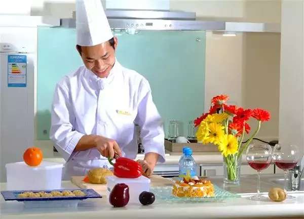 来亚龙湾住什么酒店好,来亚龙湾玩清澈的海水