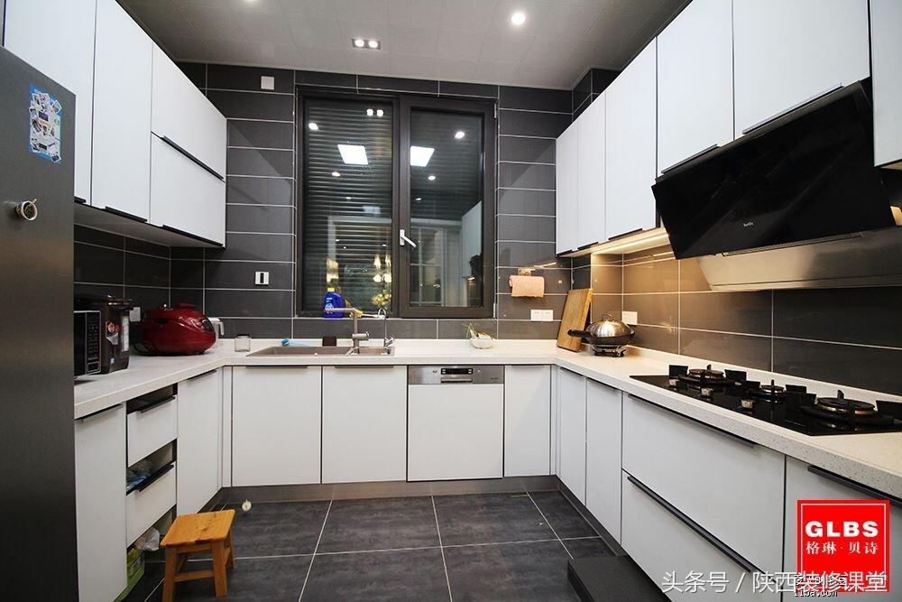 500平米庭院带地下车库,地上三层地下二层带泳池车库