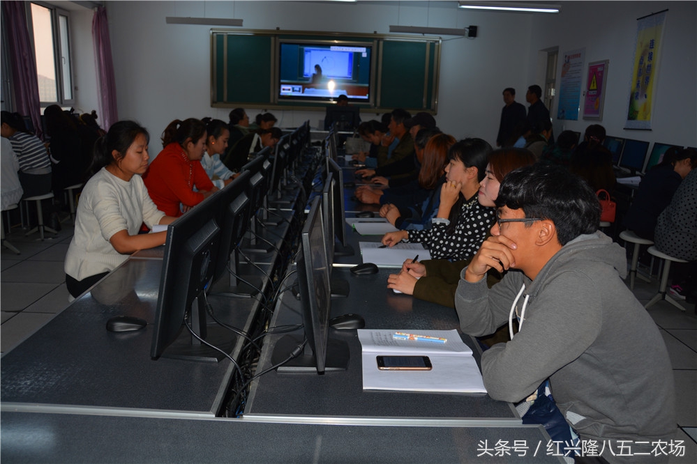 八五二农场中学举行教师电子白板技能培训