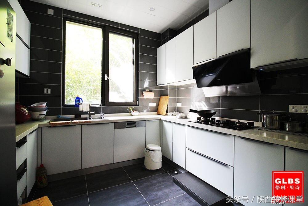 500平米庭院带地下车库,地上三层地下二层带泳池车库