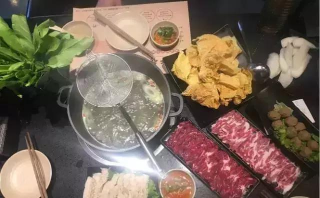 大连有一家特别的火锅店,大连适合去吃的平价火锅店