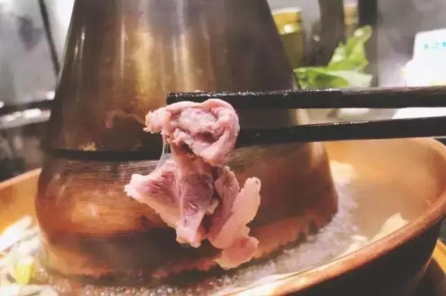 大连有一家特别的火锅店,大连适合去吃的平价火锅店