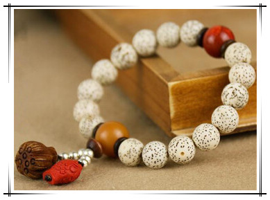 文玩菩提根手串盘玩保养,文玩菩提怎么保养