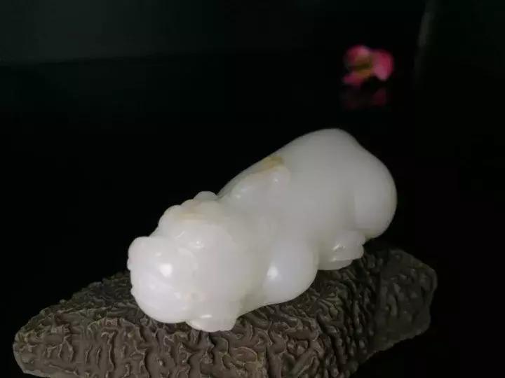 佩戴貔貅真的招财吗女,女士想招财佩戴公貔貅还是母貔貅