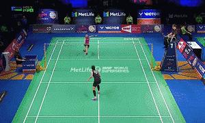 羽毛球单打比赛对手杀斜线怎么防,羽毛球双打封网封直线还是斜线