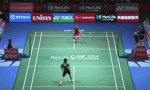 羽毛球单打比赛对手杀斜线怎么防,羽毛球双打封网封直线还是斜线