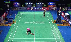 羽毛球单打比赛对手杀斜线怎么防,羽毛球双打封网封直线还是斜线