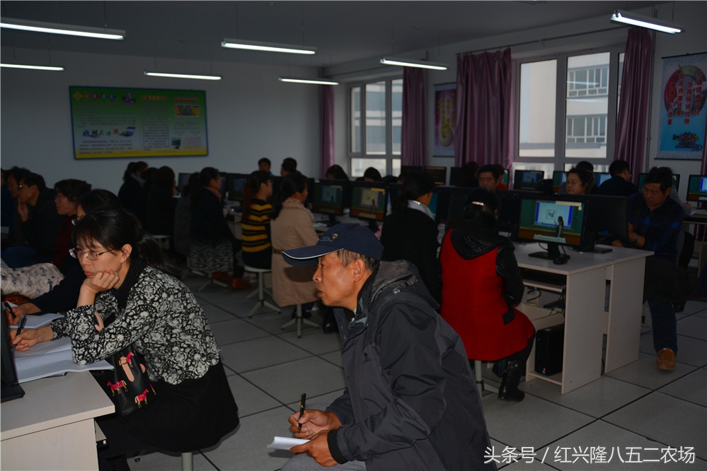 八五二农场中学举行教师电子白板技能培训